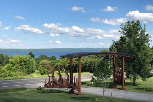Fox Run Winery Entrance Gate and Lake