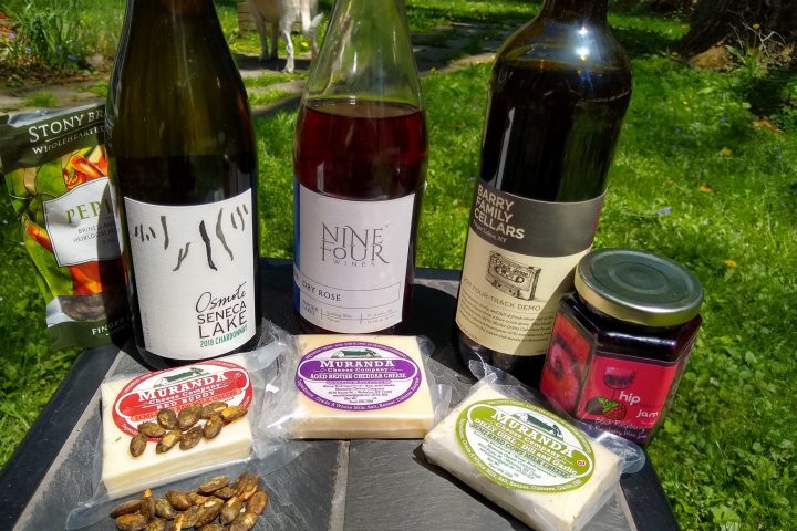 three wines and three cheeses with jam and peptitas
